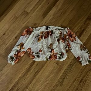 Forever 21 Small blouse crop with elastic on sleeve and waist can be off shoulde